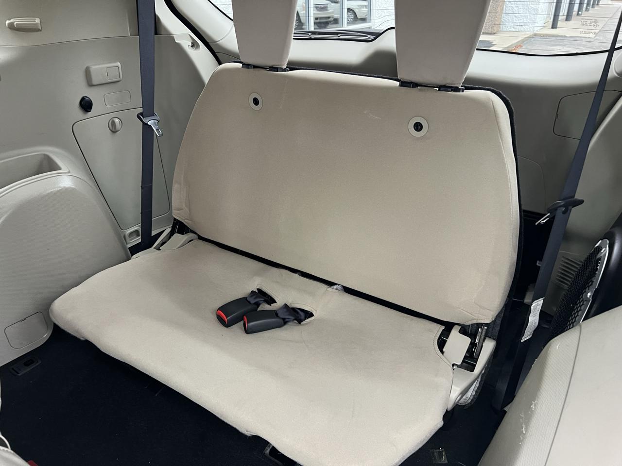 Mitsubishi Outlander 2WD 4dr XLS 2011