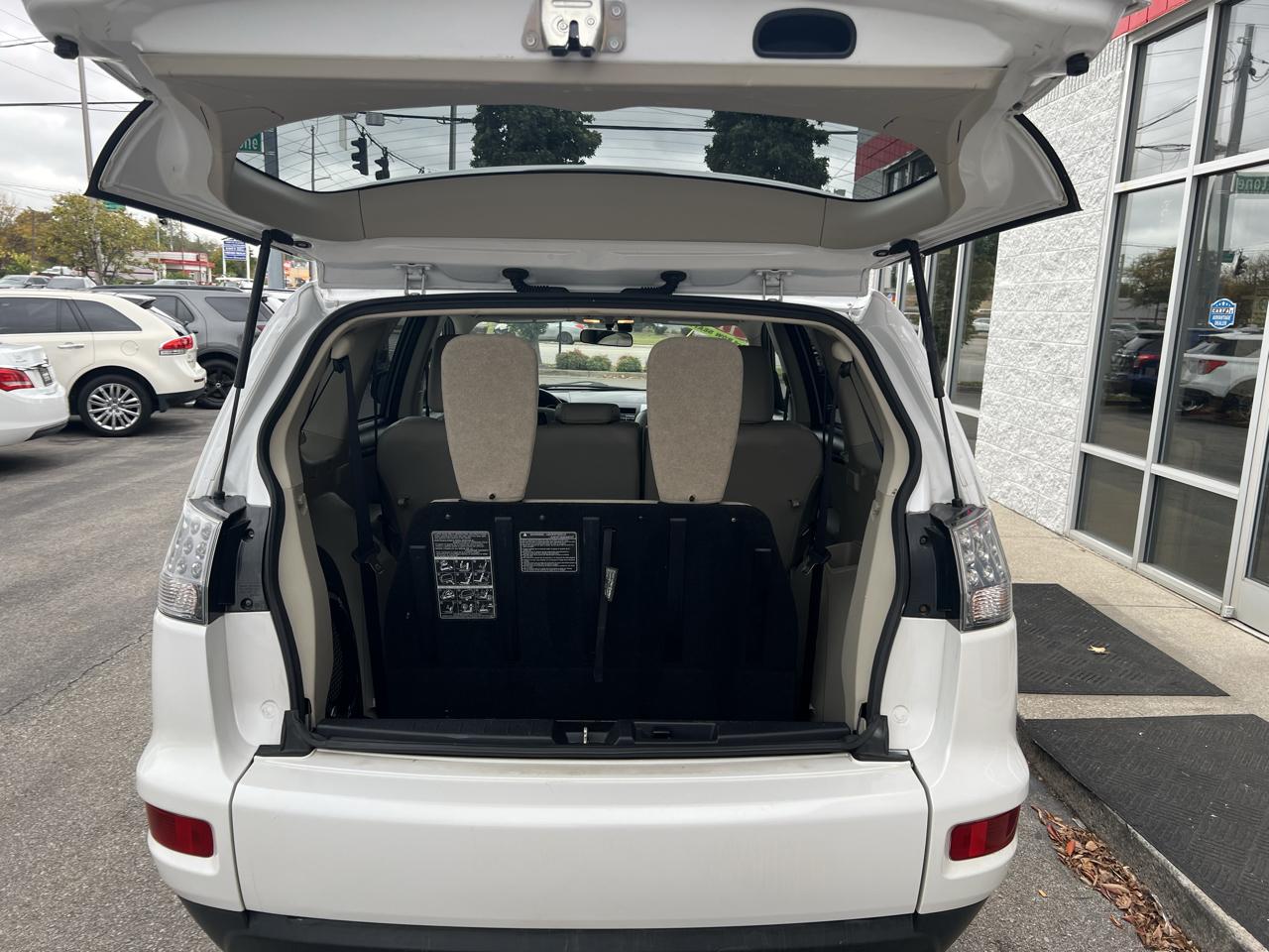Mitsubishi Outlander 2WD 4dr XLS 2011