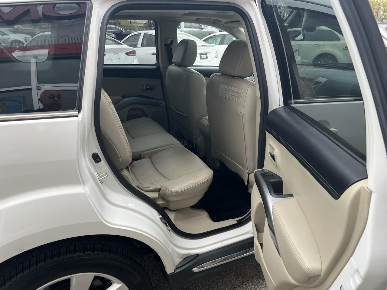 Mitsubishi Outlander 2WD 4dr XLS 2011