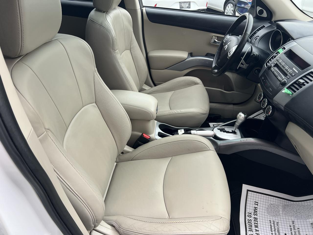 Mitsubishi Outlander 2WD 4dr XLS 2011