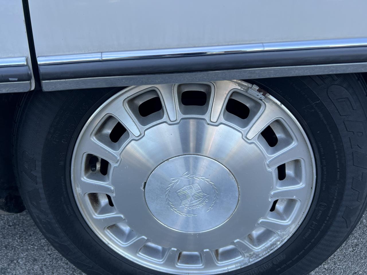 Cadillac DeVille 4dr Sdn 1996