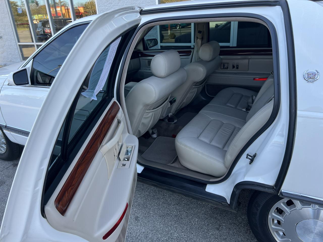Cadillac DeVille 4dr Sdn 1996