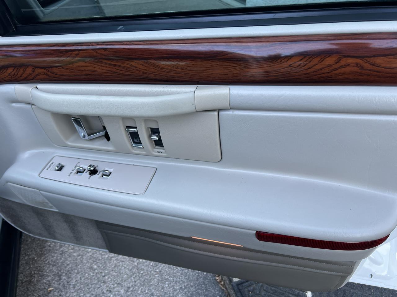 Cadillac DeVille 4dr Sdn 1996