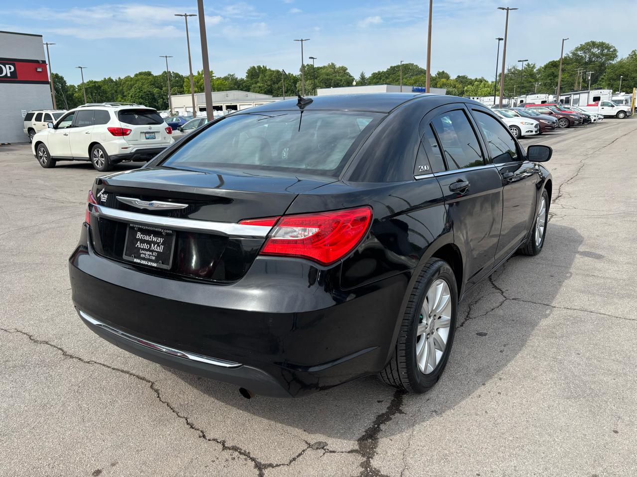 Chrysler 200 4dr Sdn Touring 2013