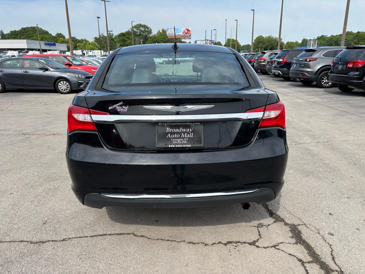 Chrysler 200 4dr Sdn Touring 2013