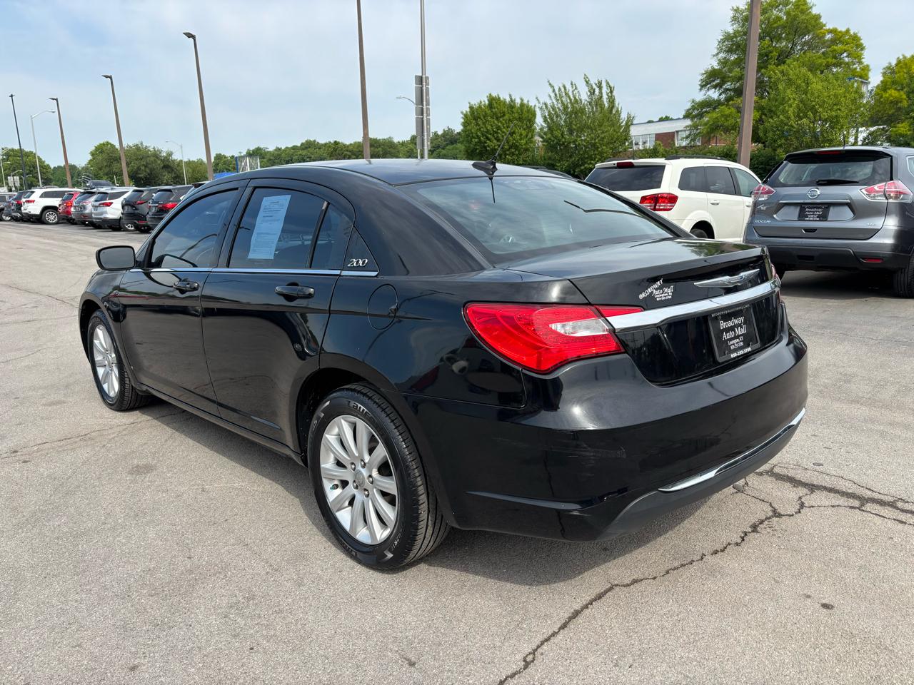 Chrysler 200 4dr Sdn Touring 2013