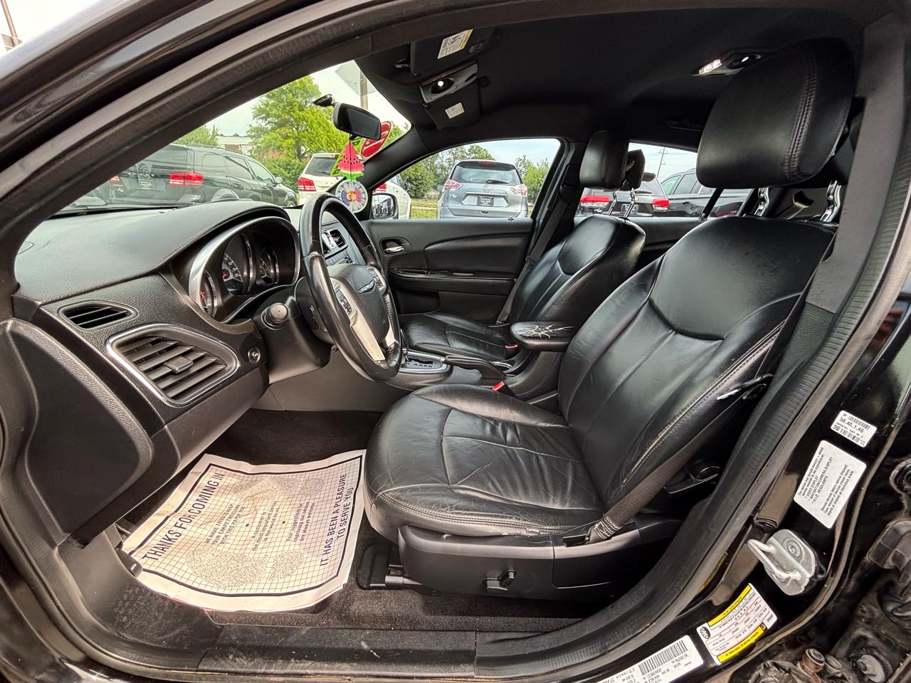 Chrysler 200 4dr Sdn Touring 2013