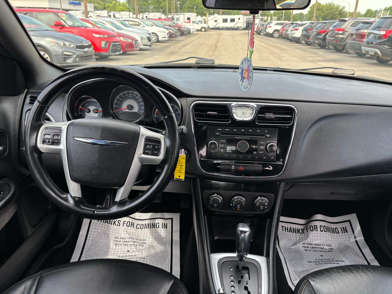 Chrysler 200 4dr Sdn Touring 2013
