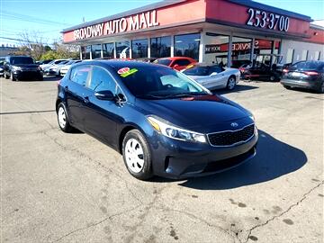 2017 Kia Forte5 LX Auto