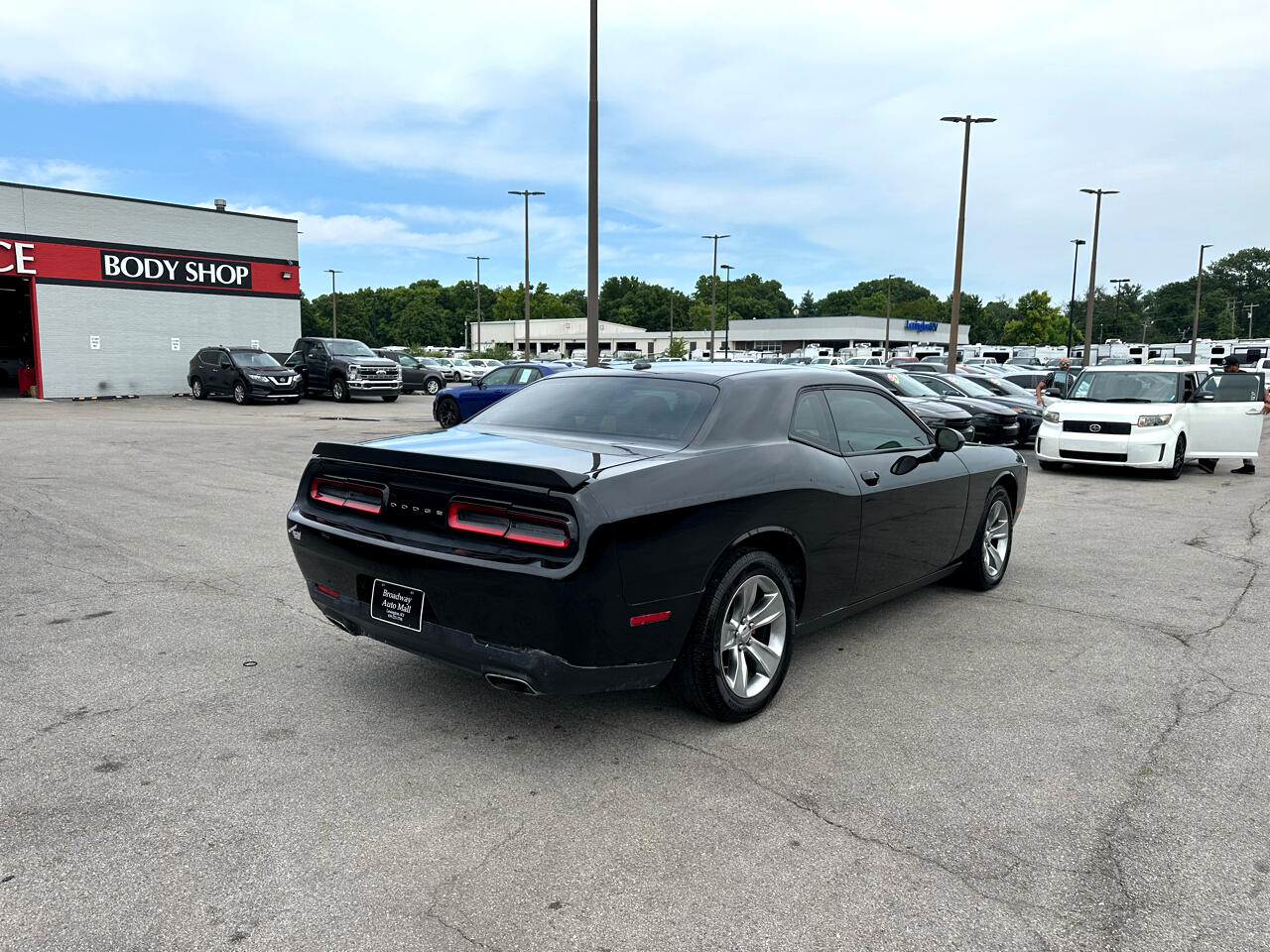 2015 Dodge Challenger SXT photo 2