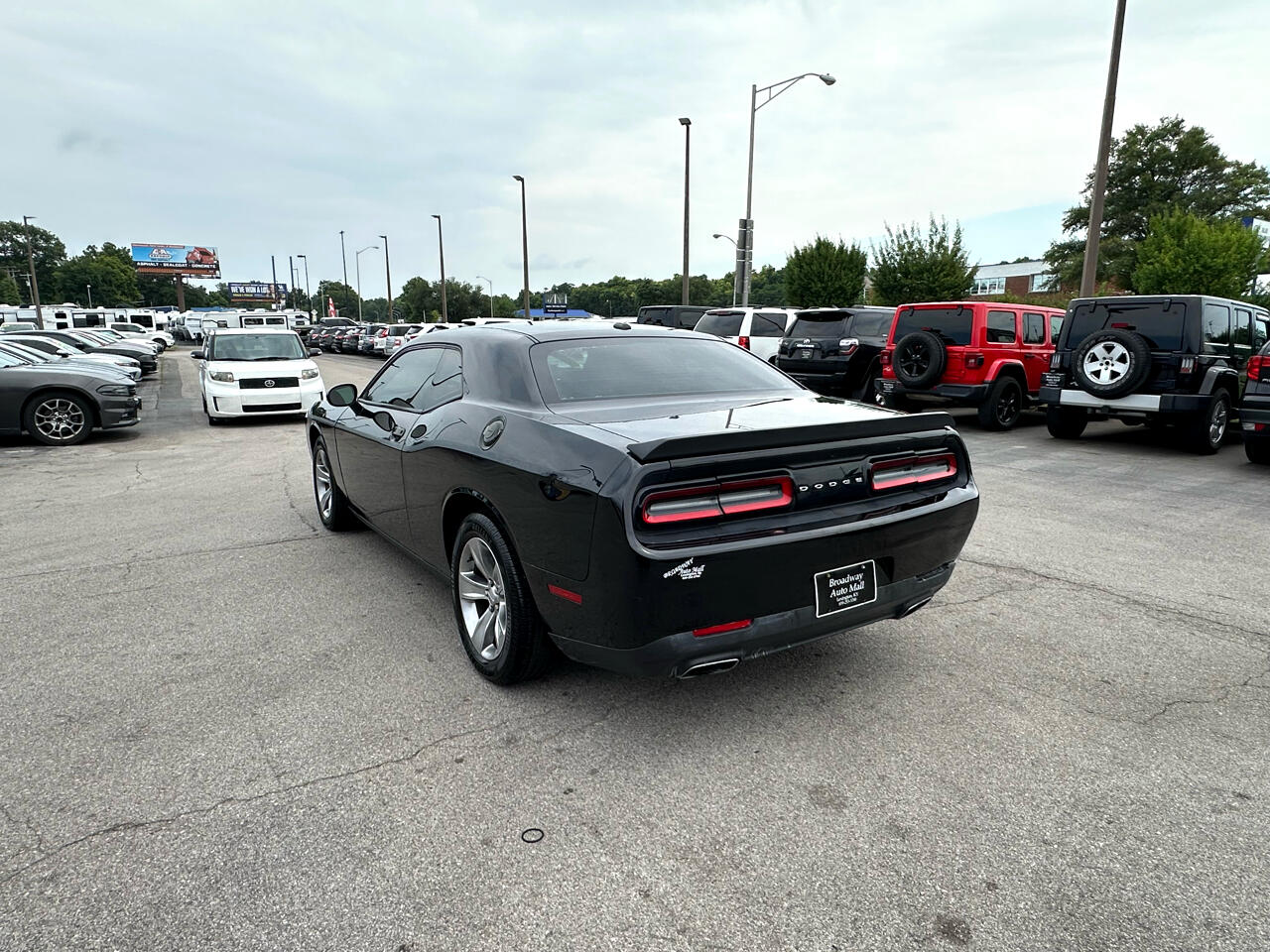 2015 Dodge Challenger SXT photo 4