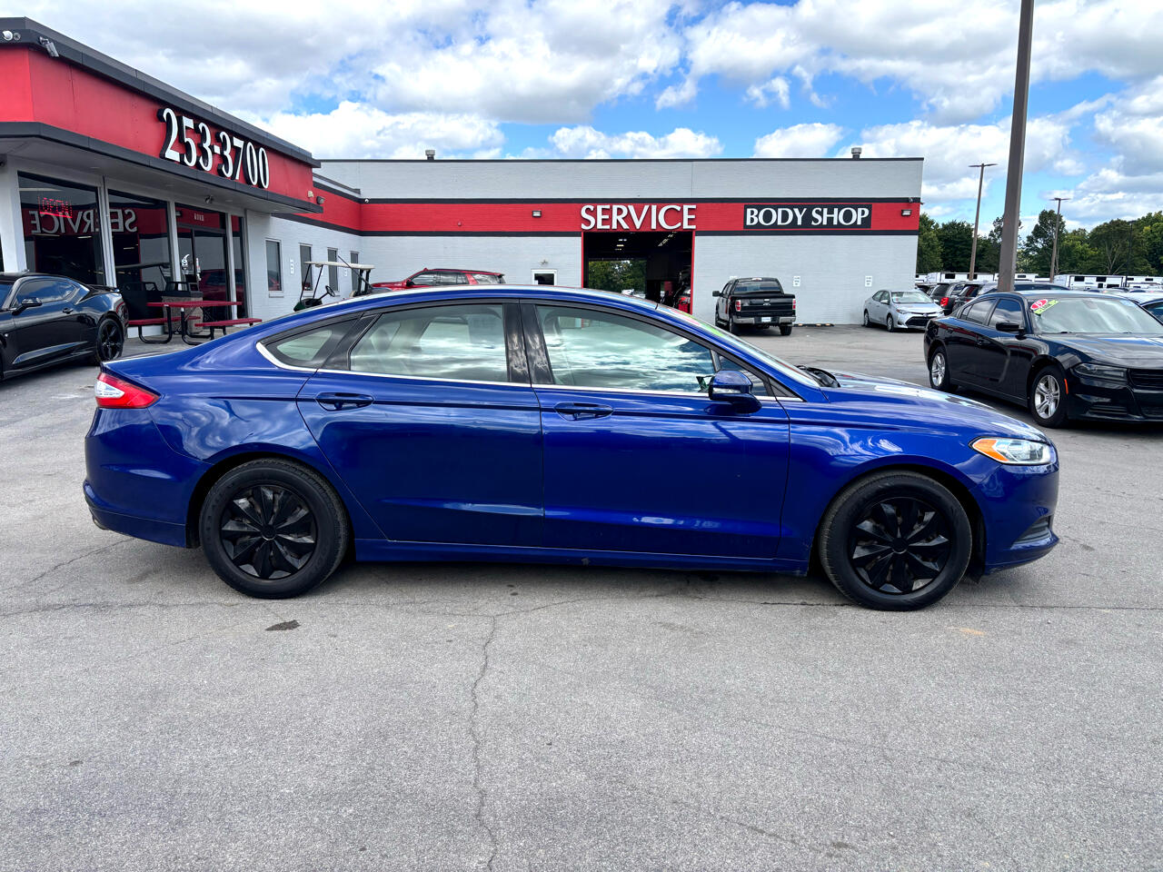 2016 Ford Fusion SE photo 2