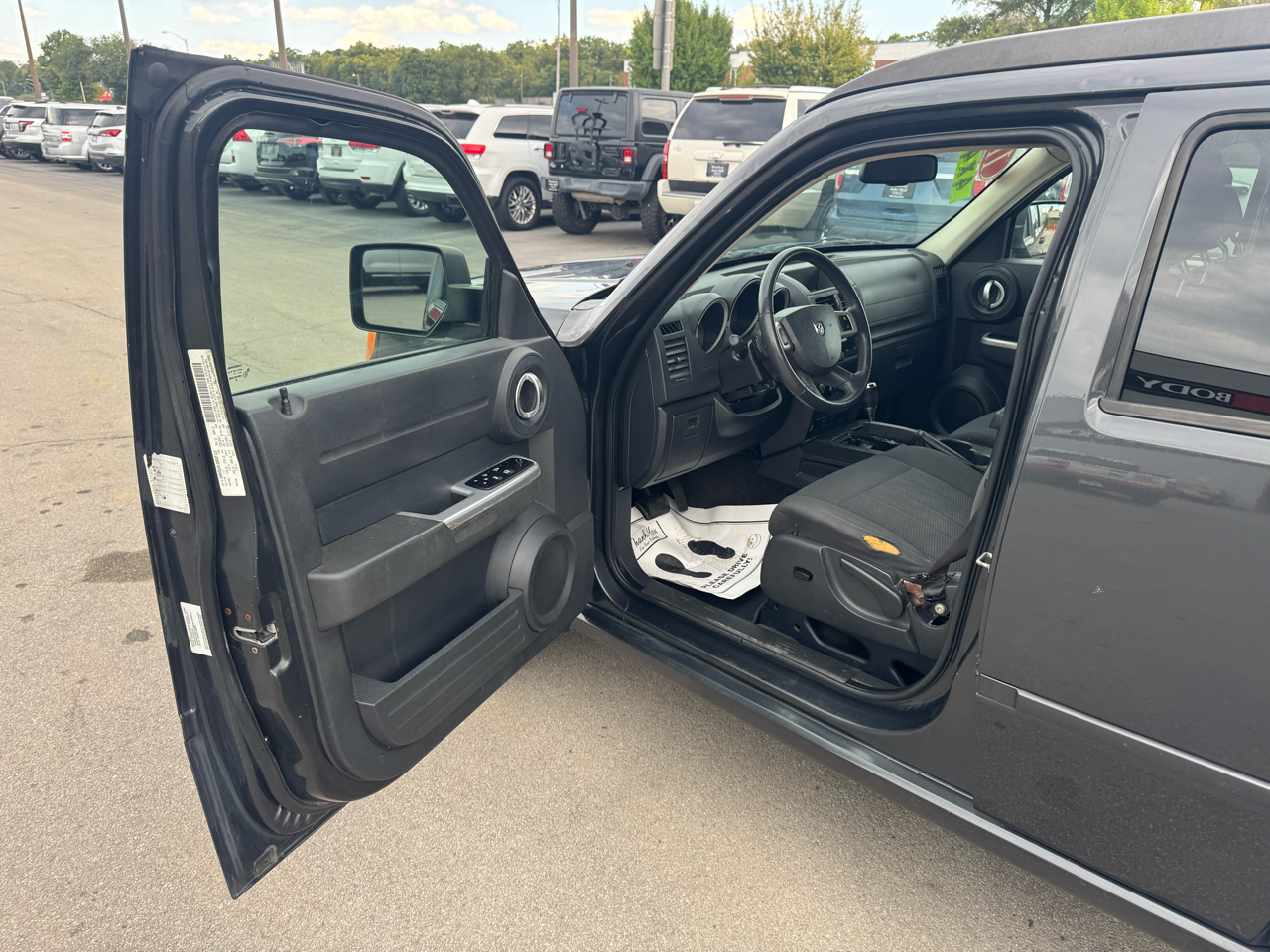 Dodge Nitro 4WD 4dr SXT 2011 Dodge Nitro 4WD 4dr SXT 2011