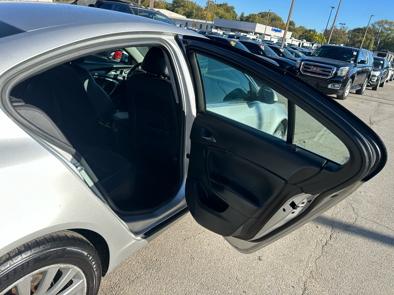 Buick Regal 4dr Sdn CXL RL4 (Russelsheim) *Ltd Avail* 2011 Buick Regal 4dr Sdn CXL RL4 (Russelsheim) *Ltd Avail* 2011
