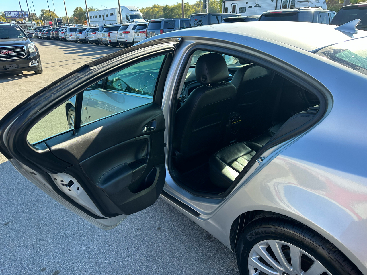 Buick Regal 4dr Sdn CXL RL4 (Russelsheim) *Ltd Avail* 2011 Buick Regal 4dr Sdn CXL RL4 (Russelsheim) *Ltd Avail* 2011