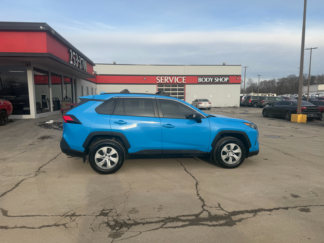 Toyota RAV4 LE FWD (Natl) 2019