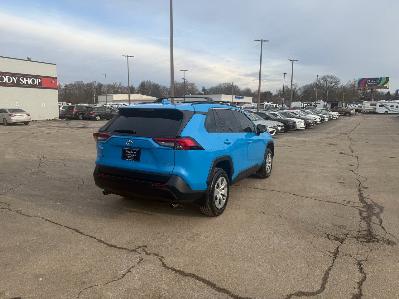 Toyota RAV4 LE FWD (Natl) 2019