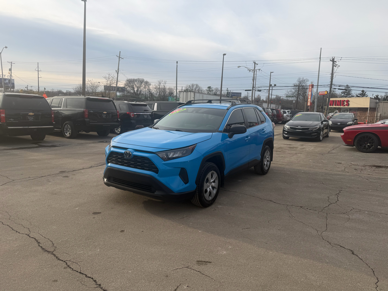 Toyota RAV4 LE FWD (Natl) 2019
