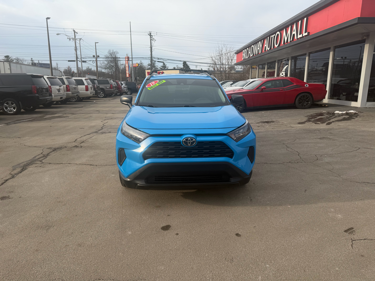 Toyota RAV4 LE FWD (Natl) 2019