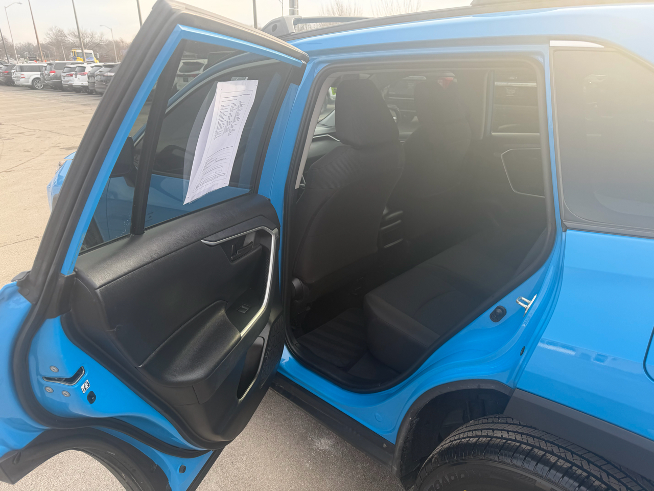 Toyota RAV4 LE FWD (Natl) 2019