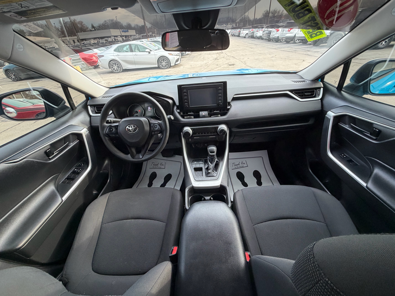 Toyota RAV4 LE FWD (Natl) 2019