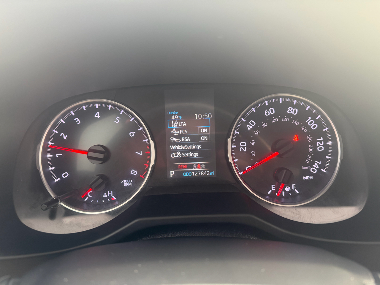 Toyota RAV4 LE FWD (Natl) 2019