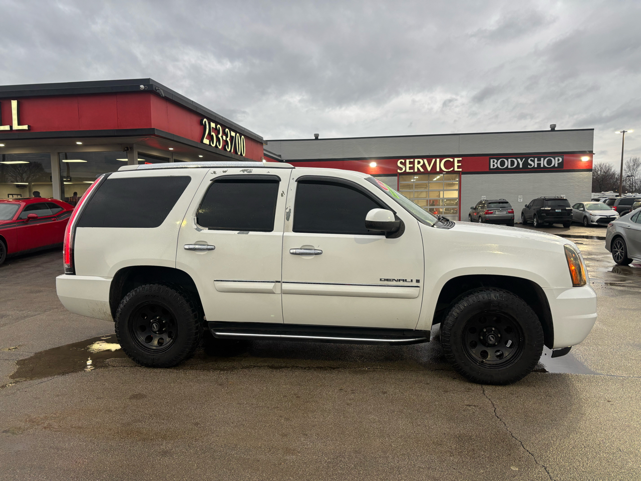 GMC Yukon Denali AWD 4dr 2007