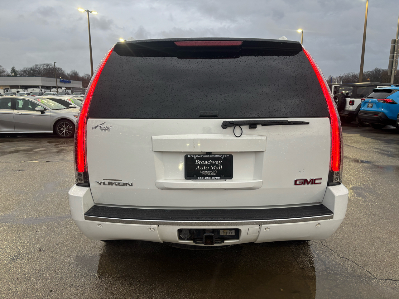 GMC Yukon Denali AWD 4dr 2007