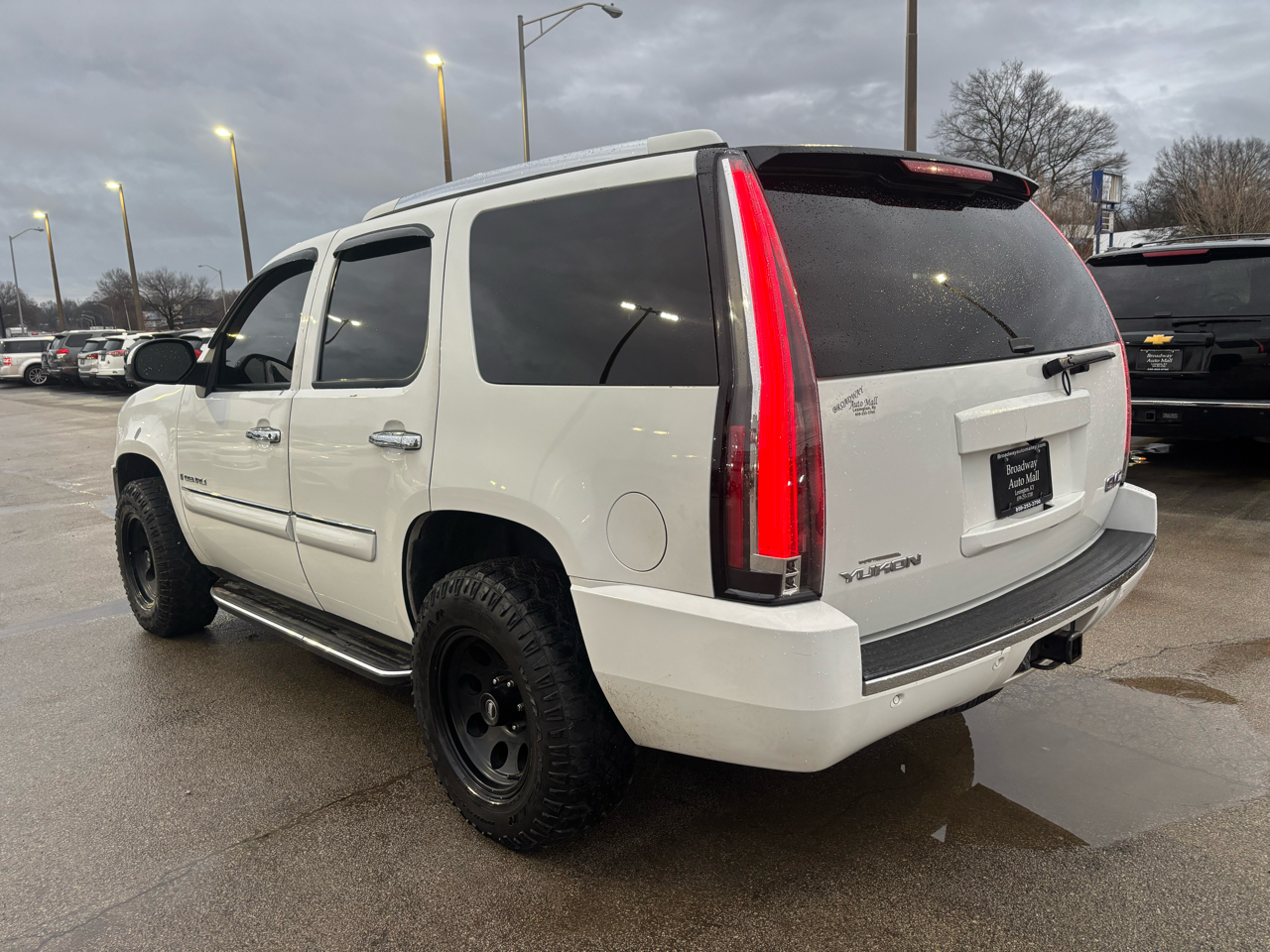 GMC Yukon Denali AWD 4dr 2007