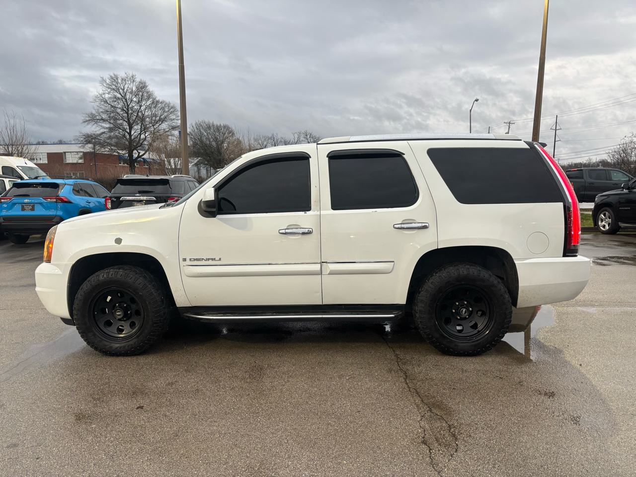 GMC Yukon Denali AWD 4dr 2007