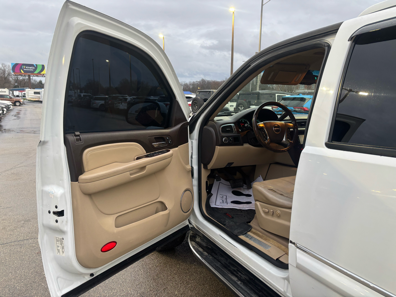 GMC Yukon Denali AWD 4dr 2007