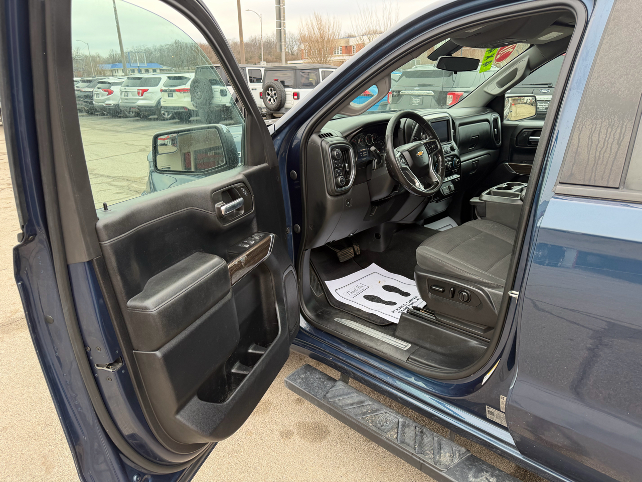 Chevrolet Silverado 1500 4WD Crew Cab 147" LT 2020