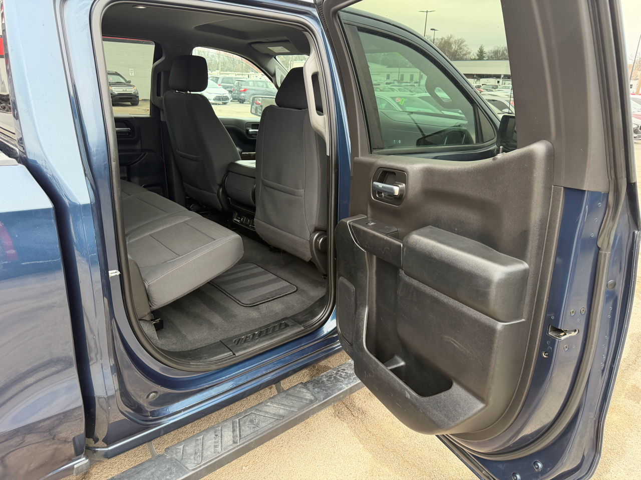 Chevrolet Silverado 1500 4WD Crew Cab 147" LT 2020