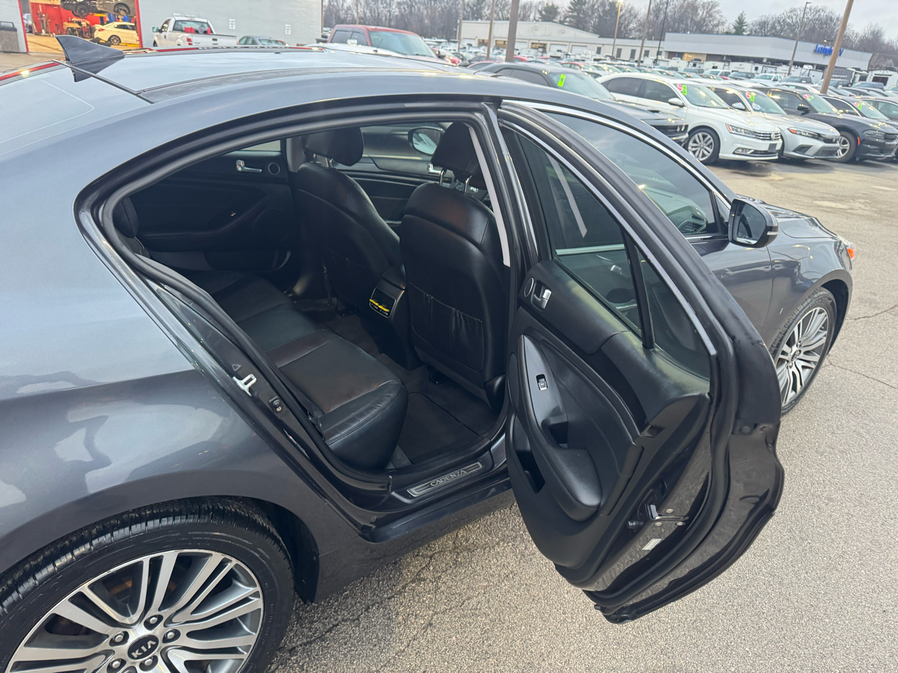 Kia Cadenza 4dr Sdn Premium 2016