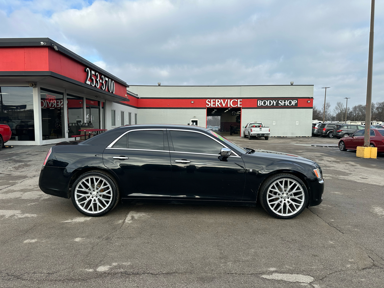 Chrysler 300 4dr Sdn Motown RWD 2013