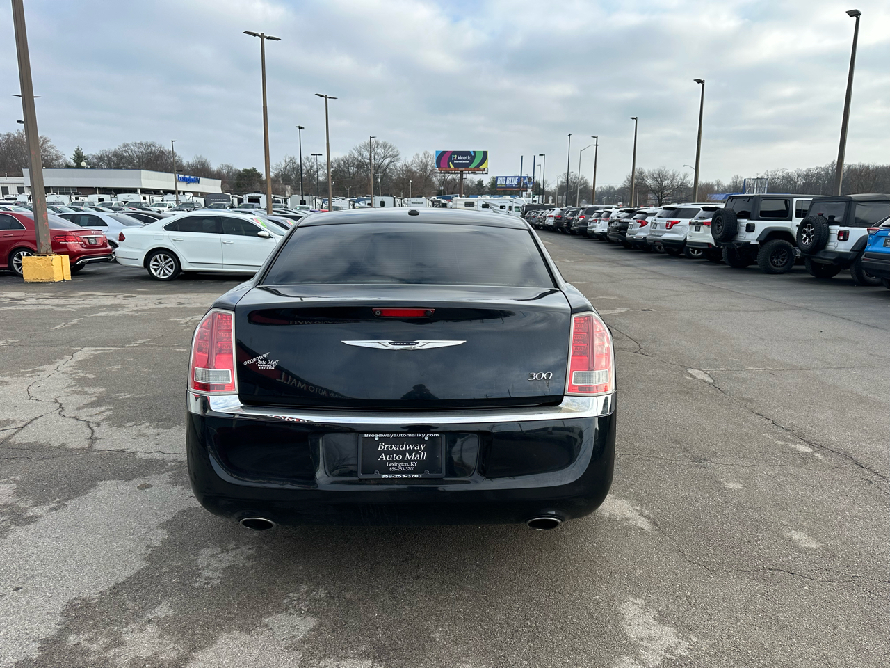 Chrysler 300 4dr Sdn Motown RWD 2013