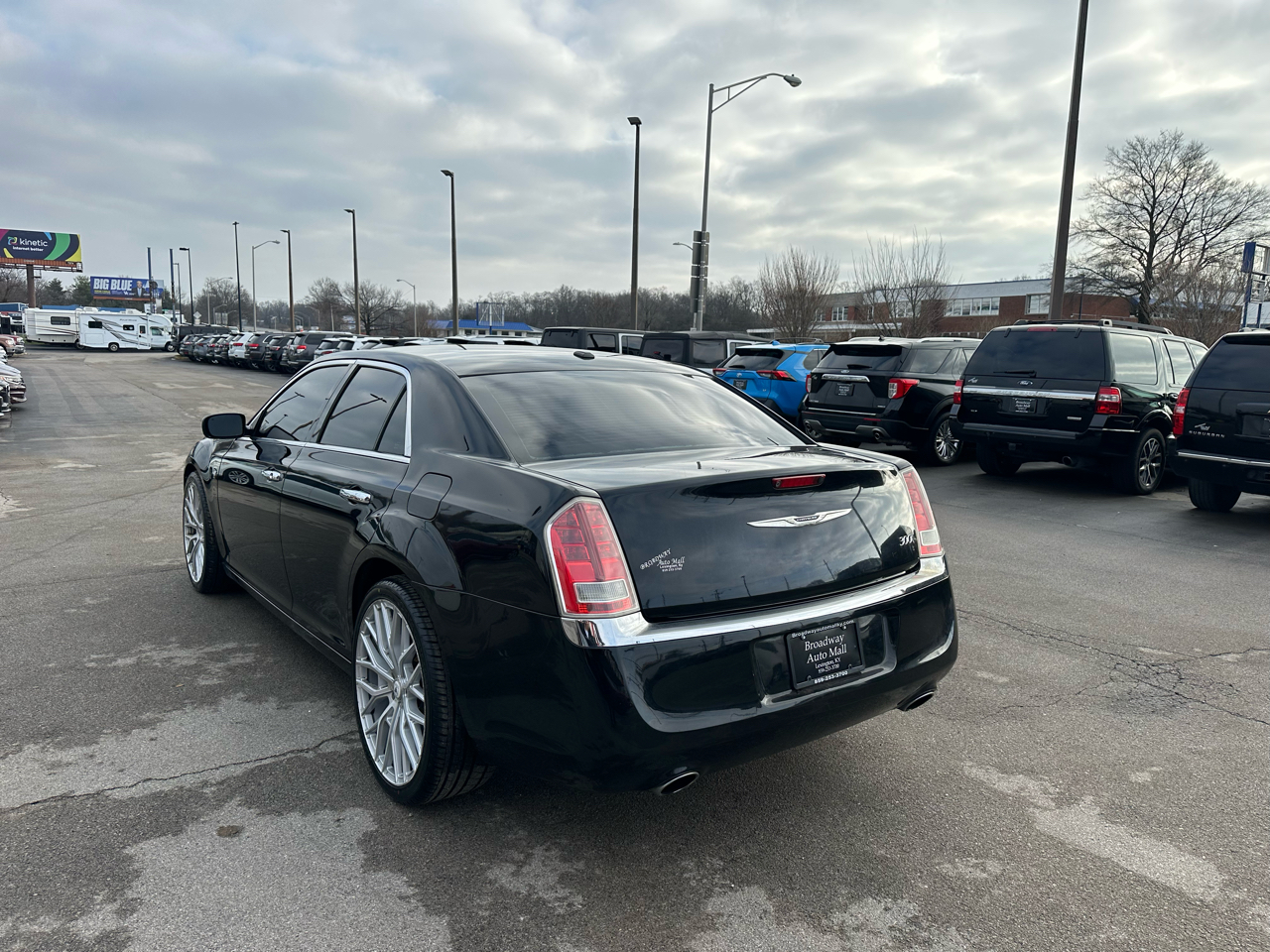 Chrysler 300 4dr Sdn Motown RWD 2013