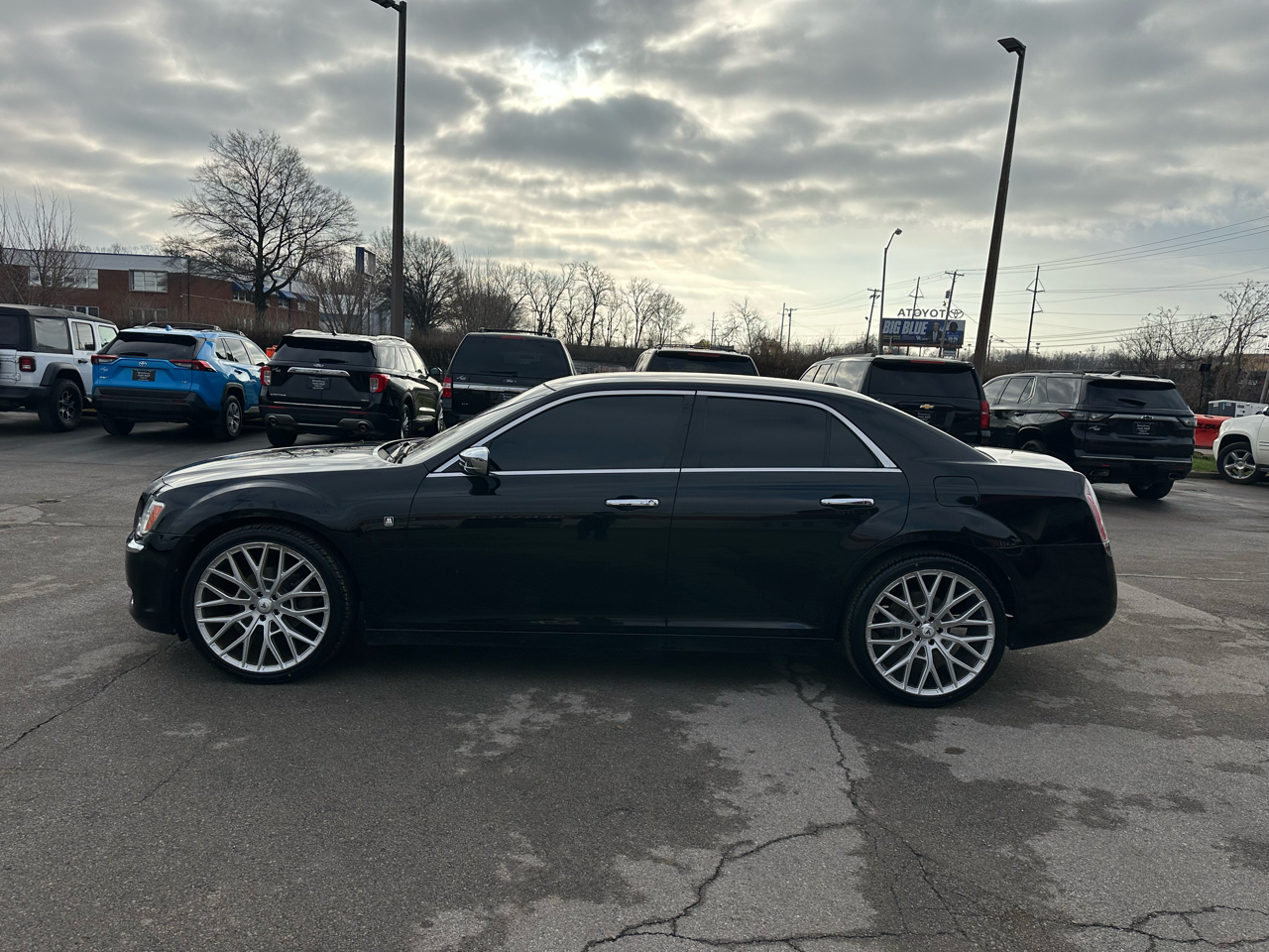 Chrysler 300 4dr Sdn Motown RWD 2013