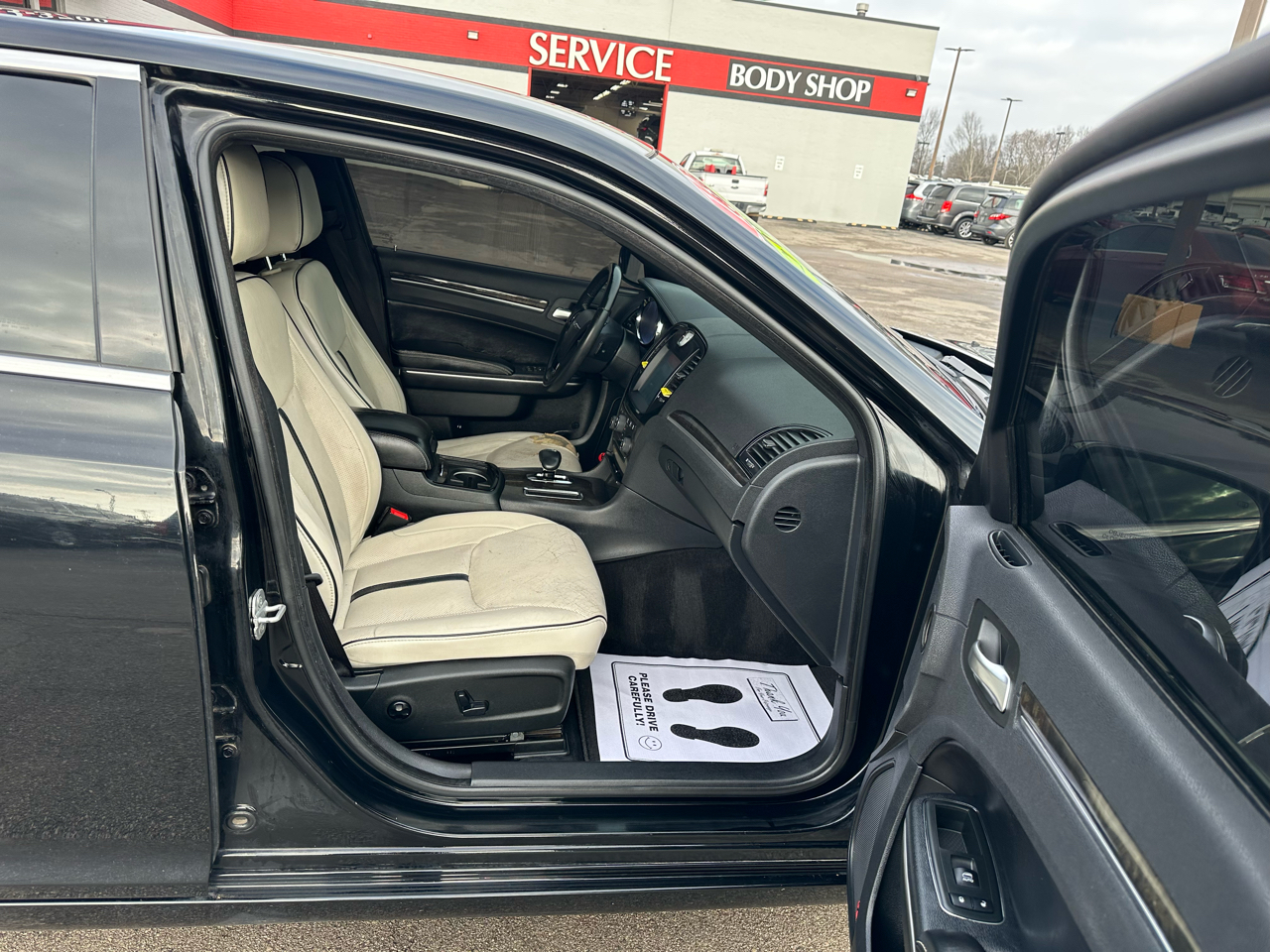 Chrysler 300 4dr Sdn Motown RWD 2013