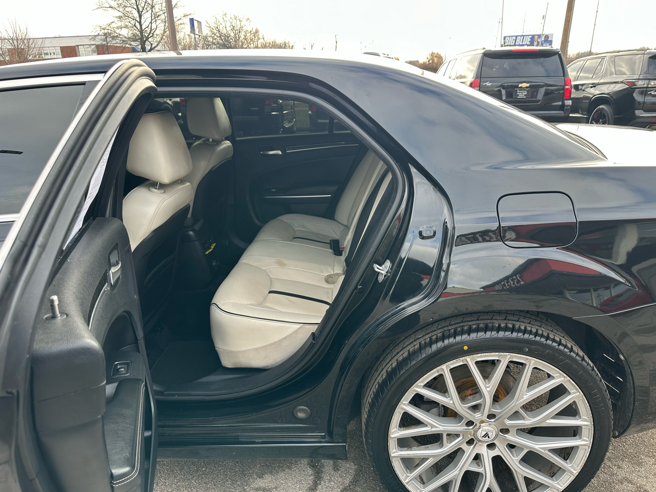 Chrysler 300 4dr Sdn Motown RWD 2013