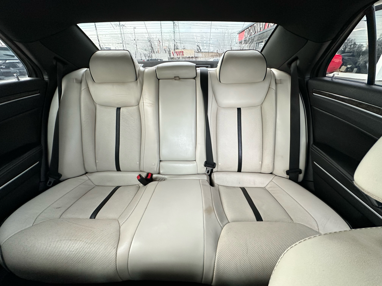 Chrysler 300 4dr Sdn Motown RWD 2013