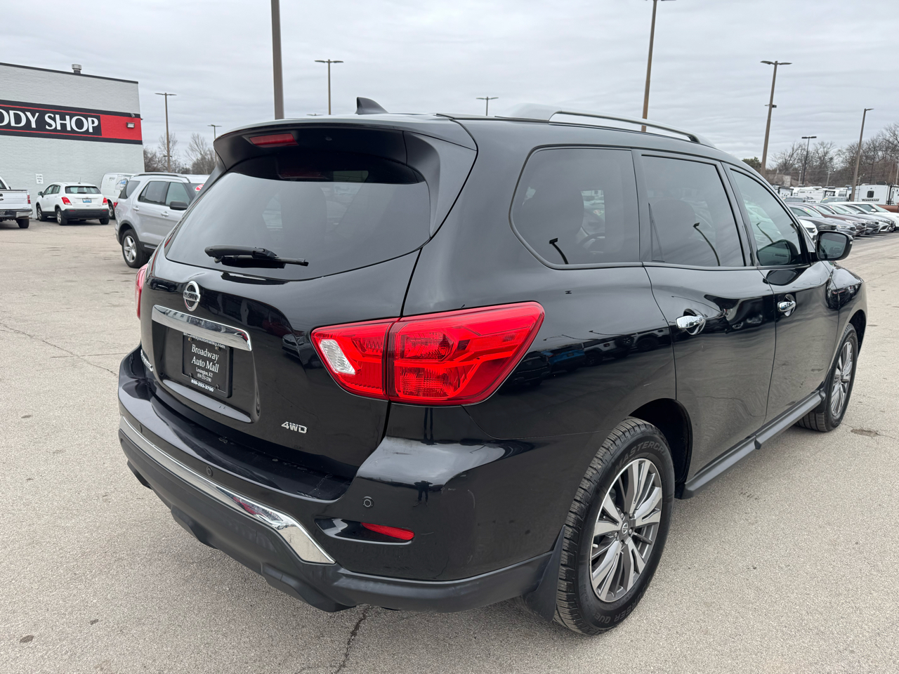 Nissan Pathfinder S 2019