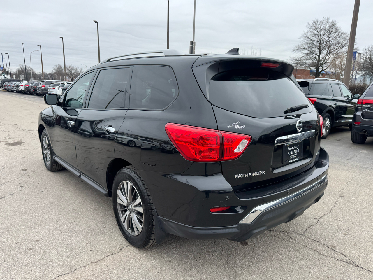 Nissan Pathfinder S 2019