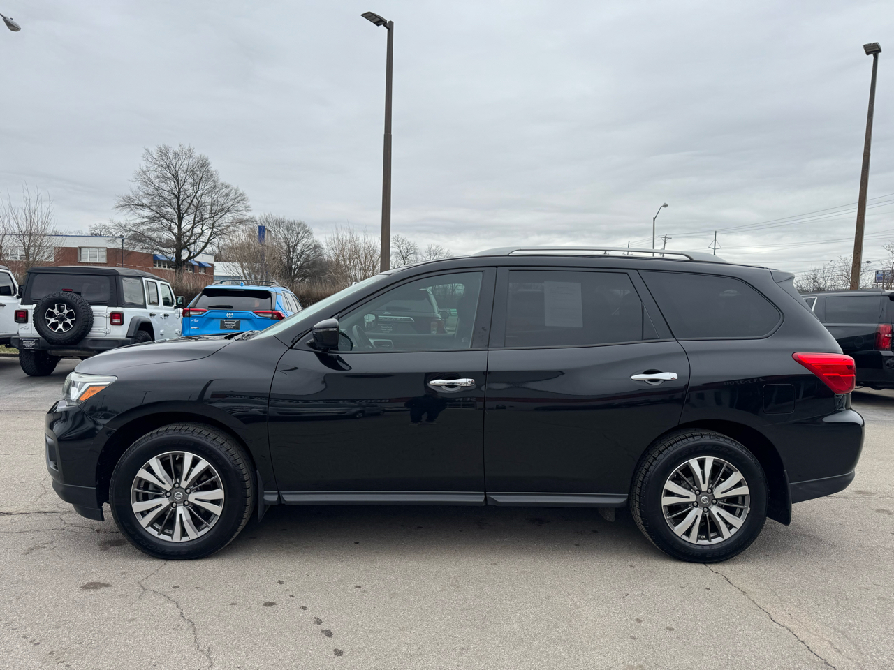 Nissan Pathfinder S 2019