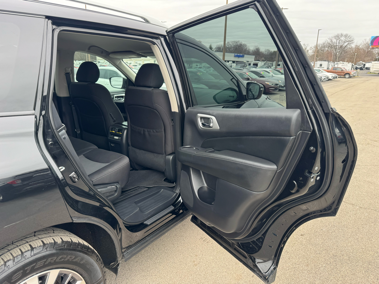 Nissan Pathfinder S 2019