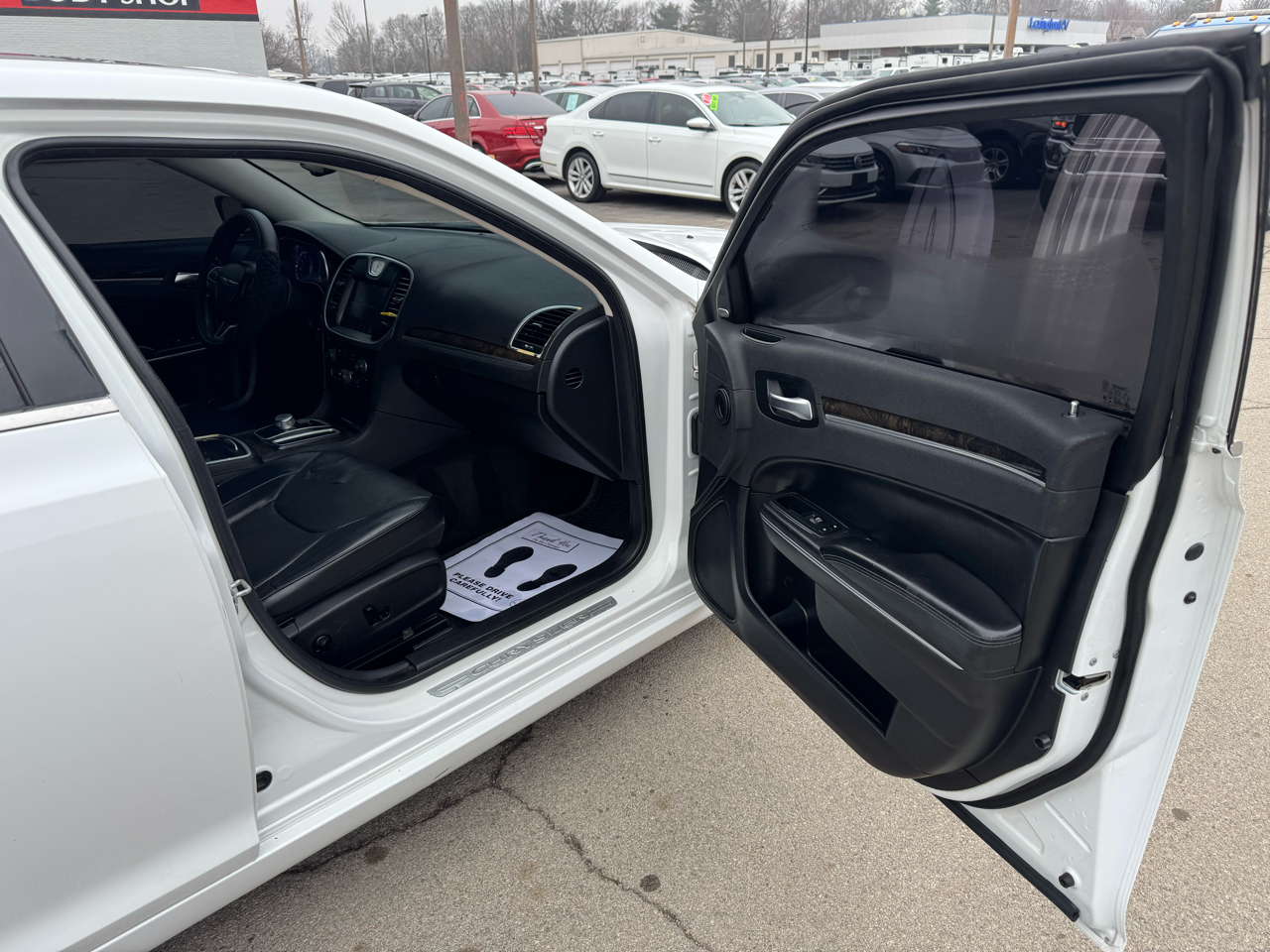 Chrysler 300 4dr Sdn 300C RWD 2016