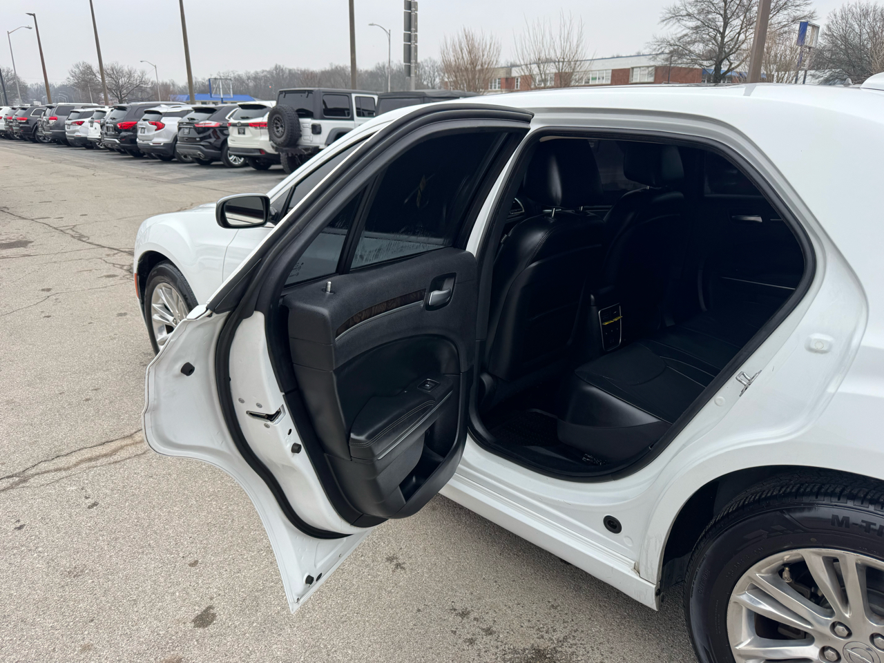 Chrysler 300 4dr Sdn 300C RWD 2016