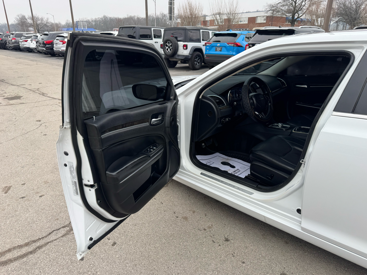 Chrysler 300 4dr Sdn 300C RWD 2016