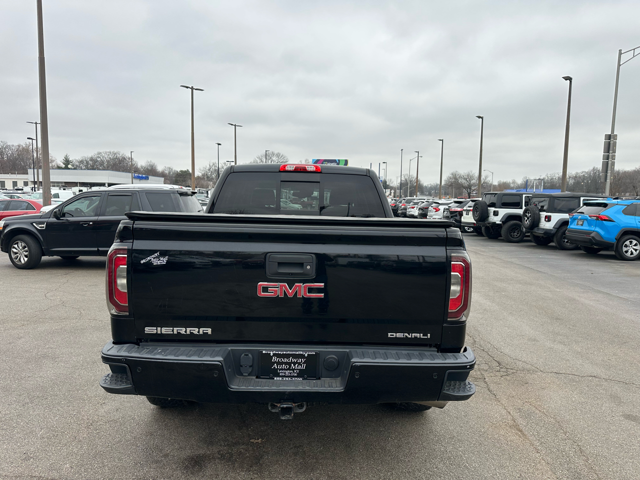 GMC Sierra 1500 4WD Crew Cab 143.5" Denali 2018