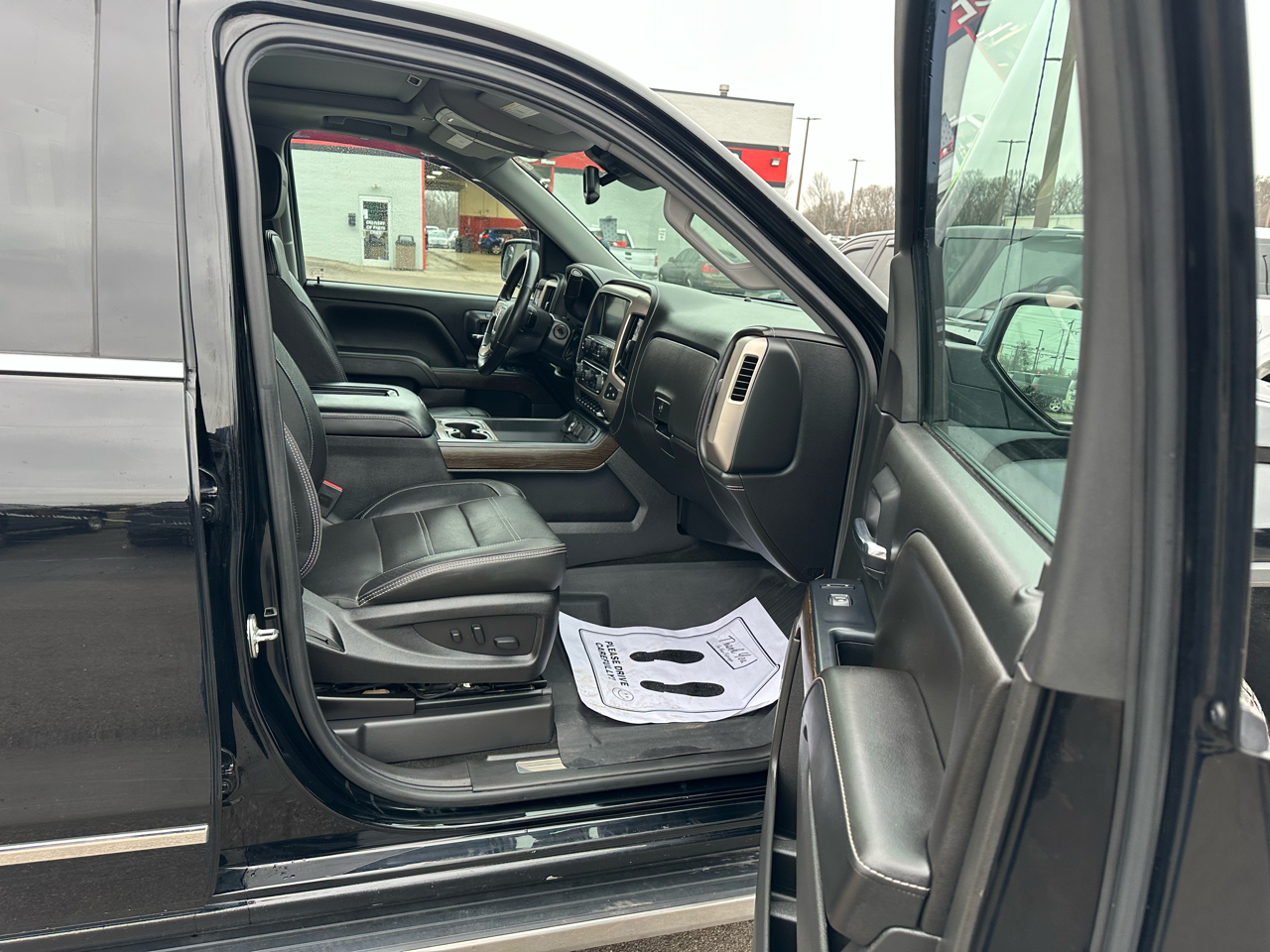 GMC Sierra 1500 4WD Crew Cab 143.5" Denali 2018